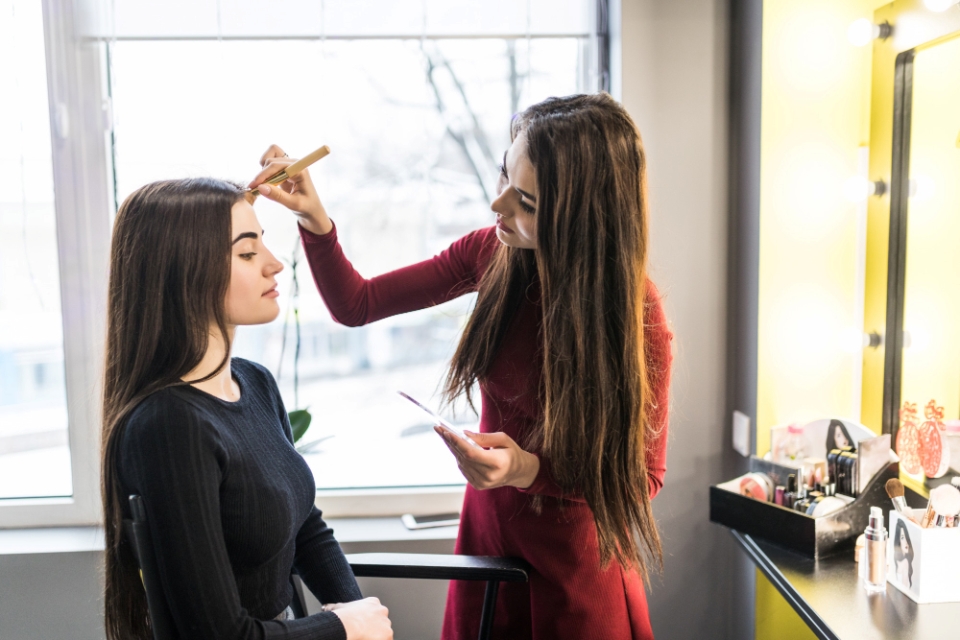 5 Best Hair and Makeup Artists in Nashville, TN